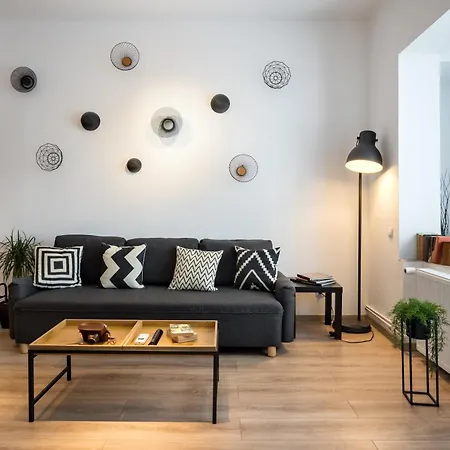 Old Town - Center - Esiko By Mrg